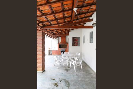 Casa para alugar com 379m², 4 quartos e 3 vagasFundos