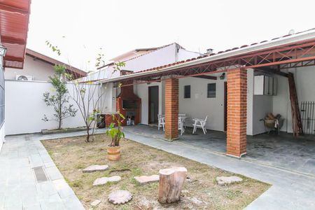 Casa para alugar com 379m², 4 quartos e 3 vagasFundos