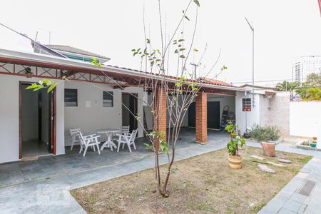 Casa para alugar com 379m², 4 quartos e 3 vagasFundos