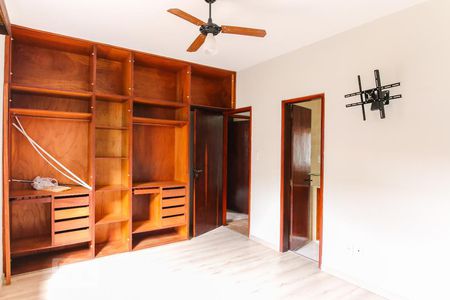Casa para alugar com 379m², 4 quartos e 3 vagasSuíte