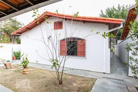 Casa para alugar com 379m², 4 quartos e 3 vagasFundos