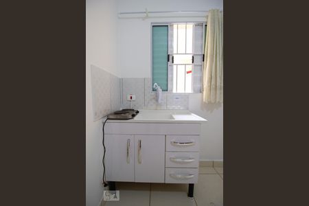 cozinha de apartamento para alugar com 1 quarto, 20m² em Vila Gomes, São Paulo