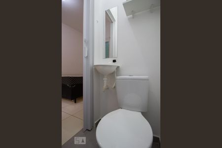 Banheiro de apartamento para alugar com 1 quarto, 20m² em Vila Gomes, São Paulo