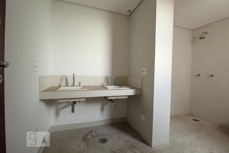 Apartamento para alugar com 275m², 4 quartos e 4 vagasBanheiro suíte 4