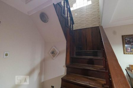 Casa à venda com 125m², 3 quartos e 1 vaga Casa à venda com 125m², 3 quartos e 1 vagaEscada