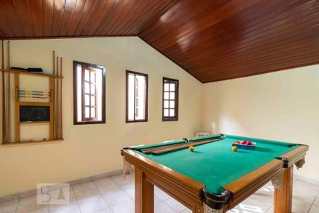 Casa à venda com 225m², 3 quartos e 2 vagasSótão