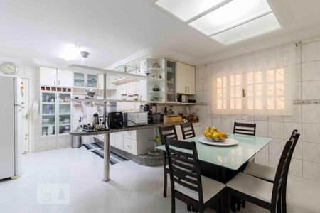 Casa à venda com 225m², 3 quartos e 2 vagasCozinha