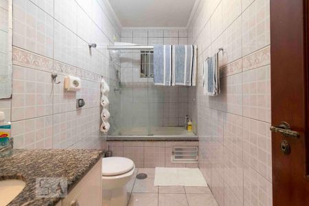 Casa à venda com 225m², 3 quartos e 2 vagasBanheiro da Suíte