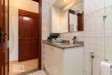 Casa à venda com 225m², 3 quartos e 2 vagasBanheiro da Suíte