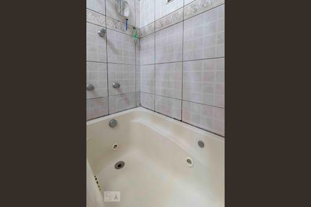 Casa à venda com 225m², 3 quartos e 2 vagasBanheiro da Suíte