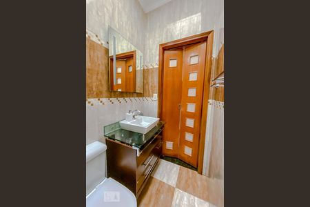 Casa para alugar com 160m², 2 quartos e 4 vagasBanheiro da Suite