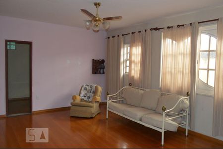 Casa à venda com 507m², 6 quartos e 2 vagasQuarto 4 - Suíte