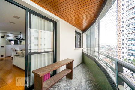 Apartamento à venda com 125m², 3 quartos e 3 vagasVaranda