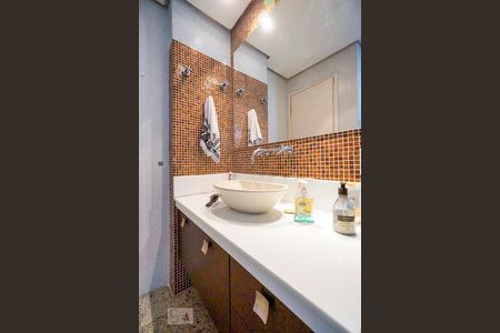 Apartamento à venda com 125m², 3 quartos e 3 vagasBanheiro suíte 02