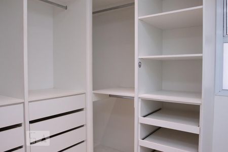 Casa para alugar com 227m², 4 quartos e 3 vagasCloset da suíte