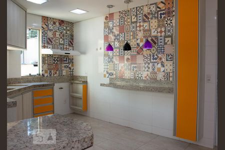 Casa para alugar com 227m², 4 quartos e 3 vagascozinha