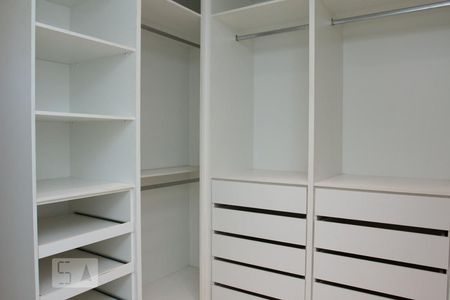 Casa para alugar com 227m², 4 quartos e 3 vagasCloset da suíte