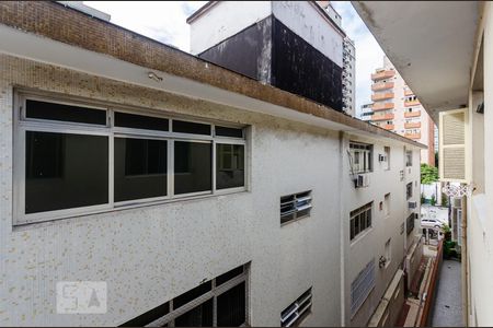 Vista sala de apartamento para alugar com 2 quartos, 72m² em Pompéia, Santos
