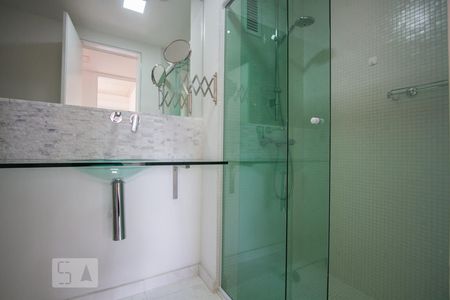 Banheiro de apartamento à venda com 2 quartos, 70m² em Campo Belo, São Paulo
