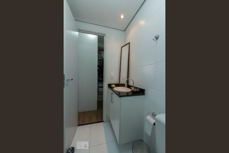 Banheiro da suíte de apartamento para alugar com 2 quartos, 55m² em Centro, Diadema