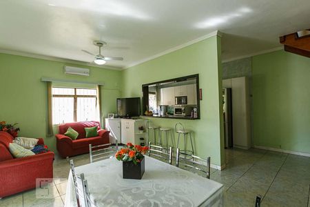Sala de Jantar de casa à venda com 3 quartos, 300m² em Cavalhada, Porto Alegre