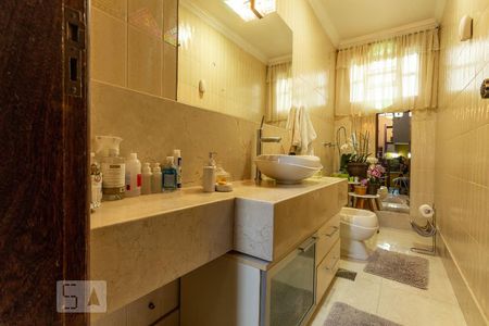 Casa à venda com 370m², 5 quartos e 8 vagasBanheiro 2