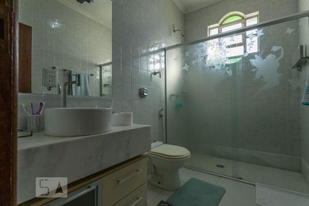 Casa à venda com 370m², 5 quartos e 8 vagasBanheiro 1