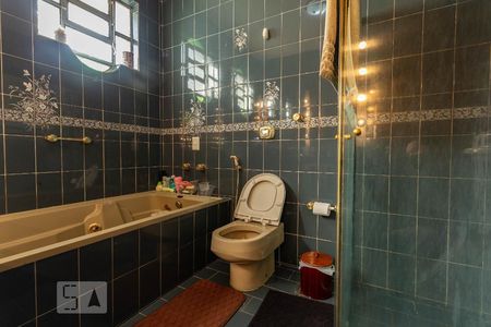 Casa à venda com 370m², 5 quartos e 8 vagasBanheiro suíte 2