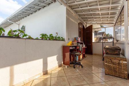 Casa à venda com 370m², 5 quartos e 8 vagasVaranda suíte 1