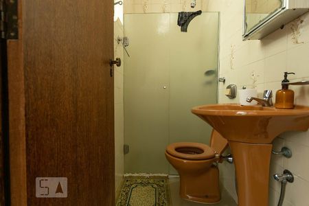 Casa à venda com 370m², 5 quartos e 8 vagasBanheiro de Serviço