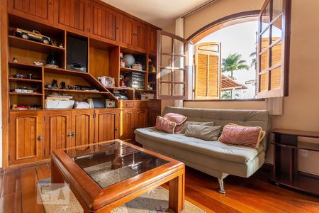 Casa à venda com 370m², 5 quartos e 8 vagasSala de leitura