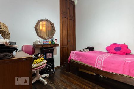 Casa à venda com 370m², 5 quartos e 8 vagasQuarto de serviço