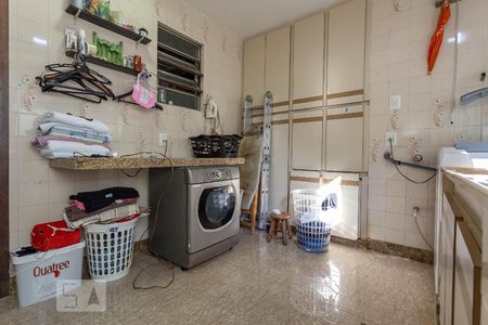 Casa à venda com 370m², 5 quartos e 8 vagasÁrea de serviço