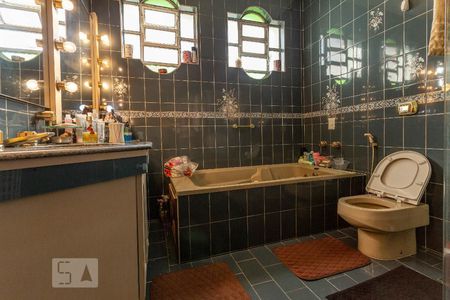 Casa à venda com 370m², 5 quartos e 8 vagasBanheiro suíte 2