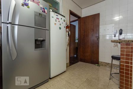 Casa à venda com 370m², 5 quartos e 8 vagasCozinha