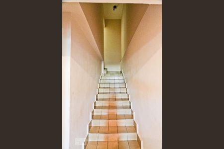 Casa à venda com 300m², 3 quartos e 4 vagas Casa à venda com 300m², 3 quartos e 4 vagasEscada