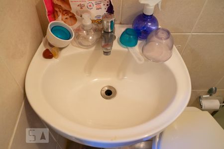 Casa de condomínio à venda com 120m², 3 quartos e 3 vagas Casa de condomínio à venda com 120m², 3 quartos e 3 vagasBanheiro da Suíte 1