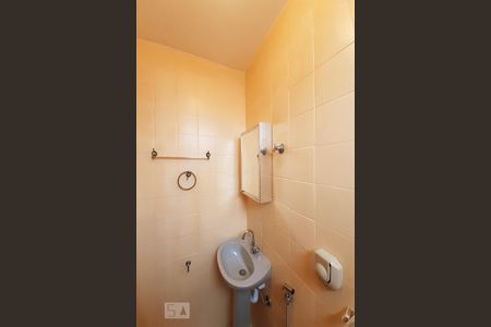 Apartamento à venda com 75m², 2 quartos e 1 vaga Apartamento à venda com 75m², 2 quartos e 1 vagaBanheiro de Serviço