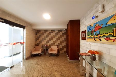 Apartamento à venda com 75m², 2 quartos e 1 vaga Apartamento à venda com 75m², 2 quartos e 1 vagaHall social