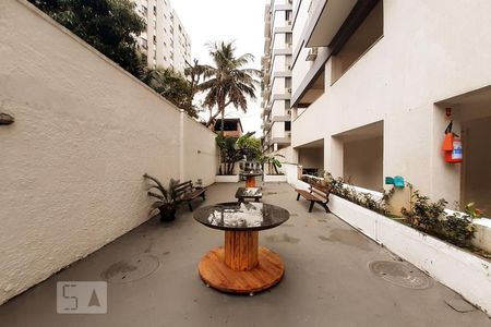 Apartamento à venda com 75m², 2 quartos e 1 vaga Apartamento à venda com 75m², 2 quartos e 1 vagaÁrea Comum - Playground