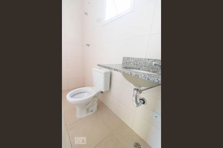 Banheiro de apartamento para alugar com 2 quartos, 50m² em Vila Vitoria, Santo André