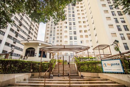 Apartamento para alugar com 55m², 2 quartos e 1 vaga Apartamento para alugar com 55m², 2 quartos e 1 vagaFachada