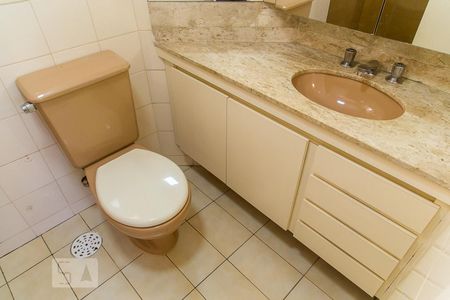 Apartamento à venda com 80m², 3 quartos e 2 vagasBanheiro da suíte