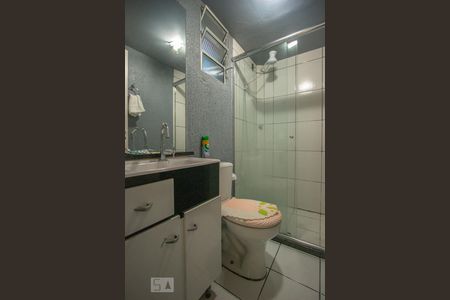 Banheiro de apartamento para alugar com 2 quartos, 42m² em , Porto Alegre