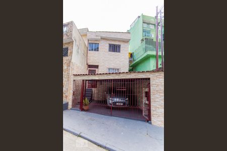 Casa à venda com 120m², 2 quartos e 1 vaga Casa à venda com 120m², 2 quartos e 1 vagaFachada