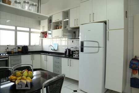 Apartamento para alugar com 160m², 4 quartos e 2 vagasCozinha