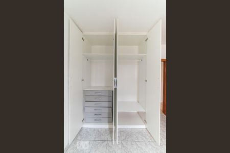 Apartamento à venda com 93m², 2 quartos e 1 vaga Apartamento à venda com 93m², 2 quartos e 1 vagaQuarto 2 - Armários