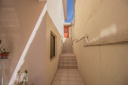 Casa à venda com 300m², 5 quartos e 4 vagas Casa à venda com 300m², 5 quartos e 4 vagasEscada Externa