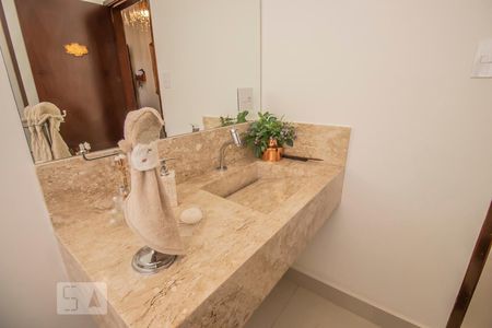 Casa à venda com 300m², 5 quartos e 4 vagas Casa à venda com 300m², 5 quartos e 4 vagasLavabo