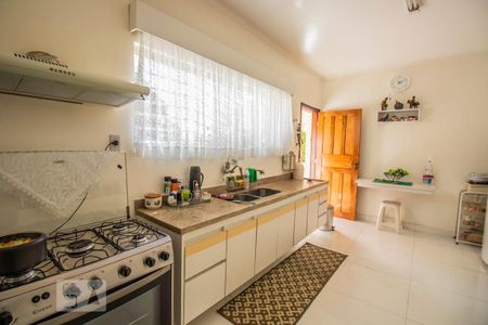 Casa à venda com 300m², 5 quartos e 4 vagas Casa à venda com 300m², 5 quartos e 4 vagasCozinha